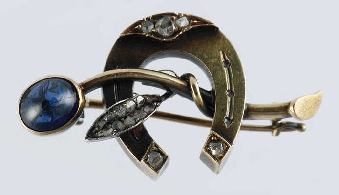 Брошь из желтого металла, общим весом 4,89 грамма